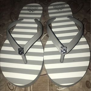 Vince Camuto flip flops